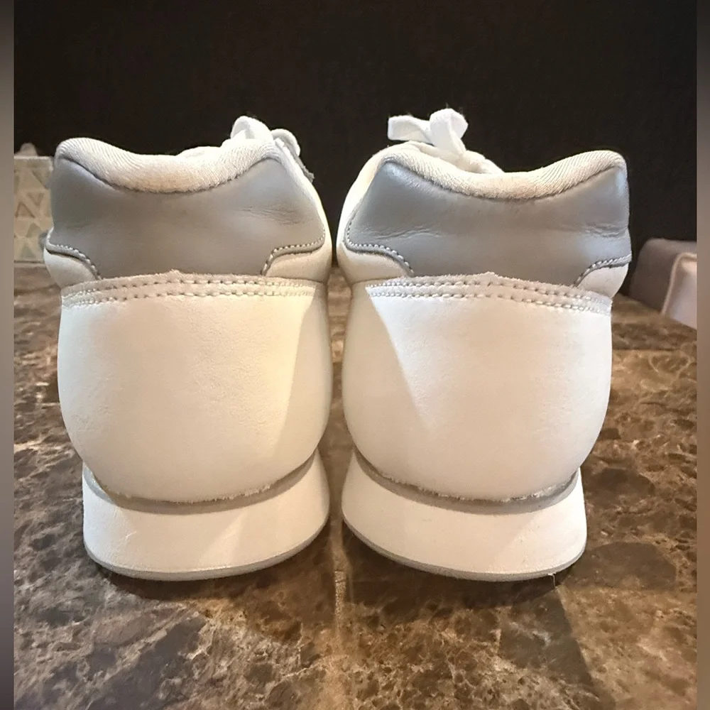 Reebok. Vintage Pro Cheer II Sneaker. White. Size 7.5.